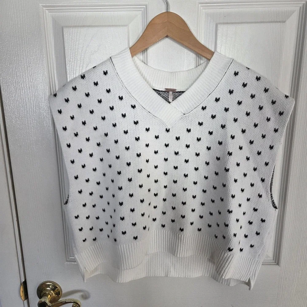 Free People Easy Street Patterned Vest White Black Heart‎ Knit Sweater Sz Medium